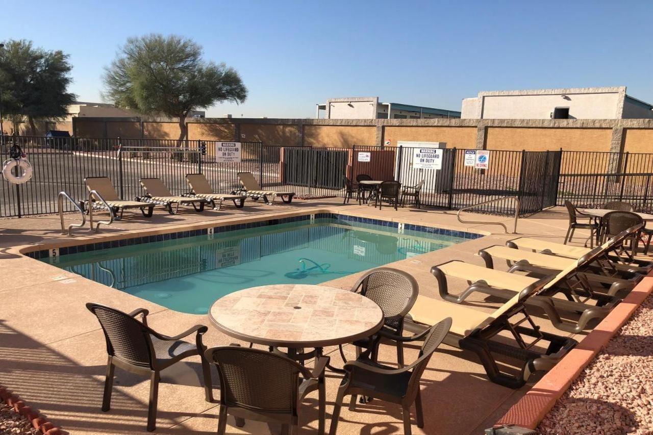 Baymont By Wyndham Phoenix I-10 Near 51St Ave Exterior photo