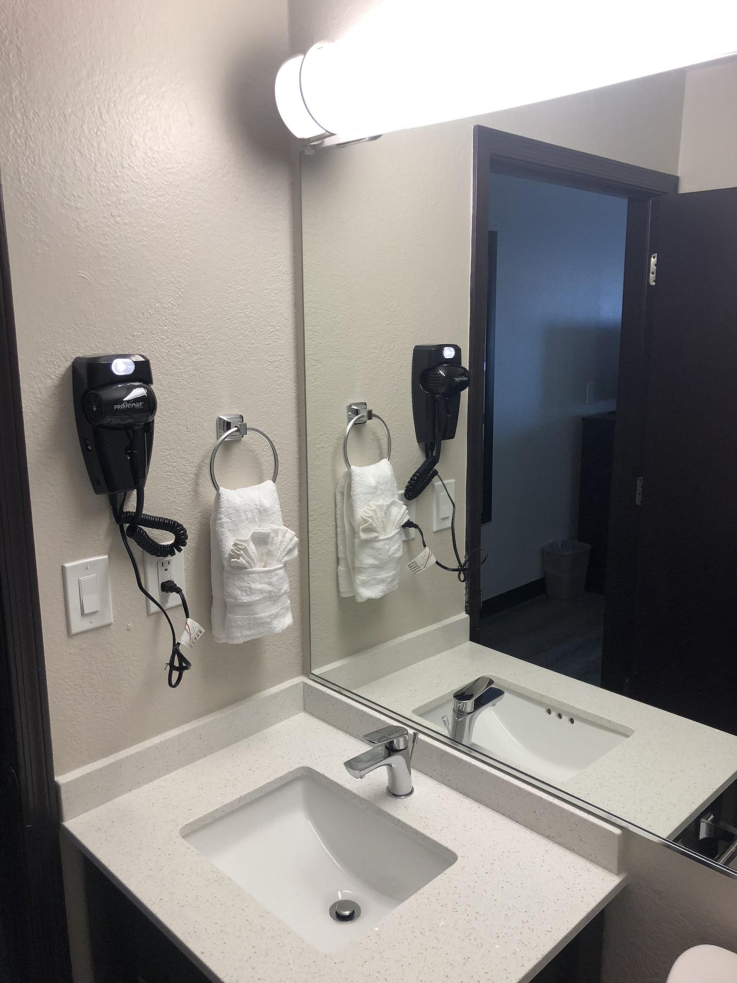 Baymont By Wyndham Phoenix I-10 Near 51St Ave Exterior photo