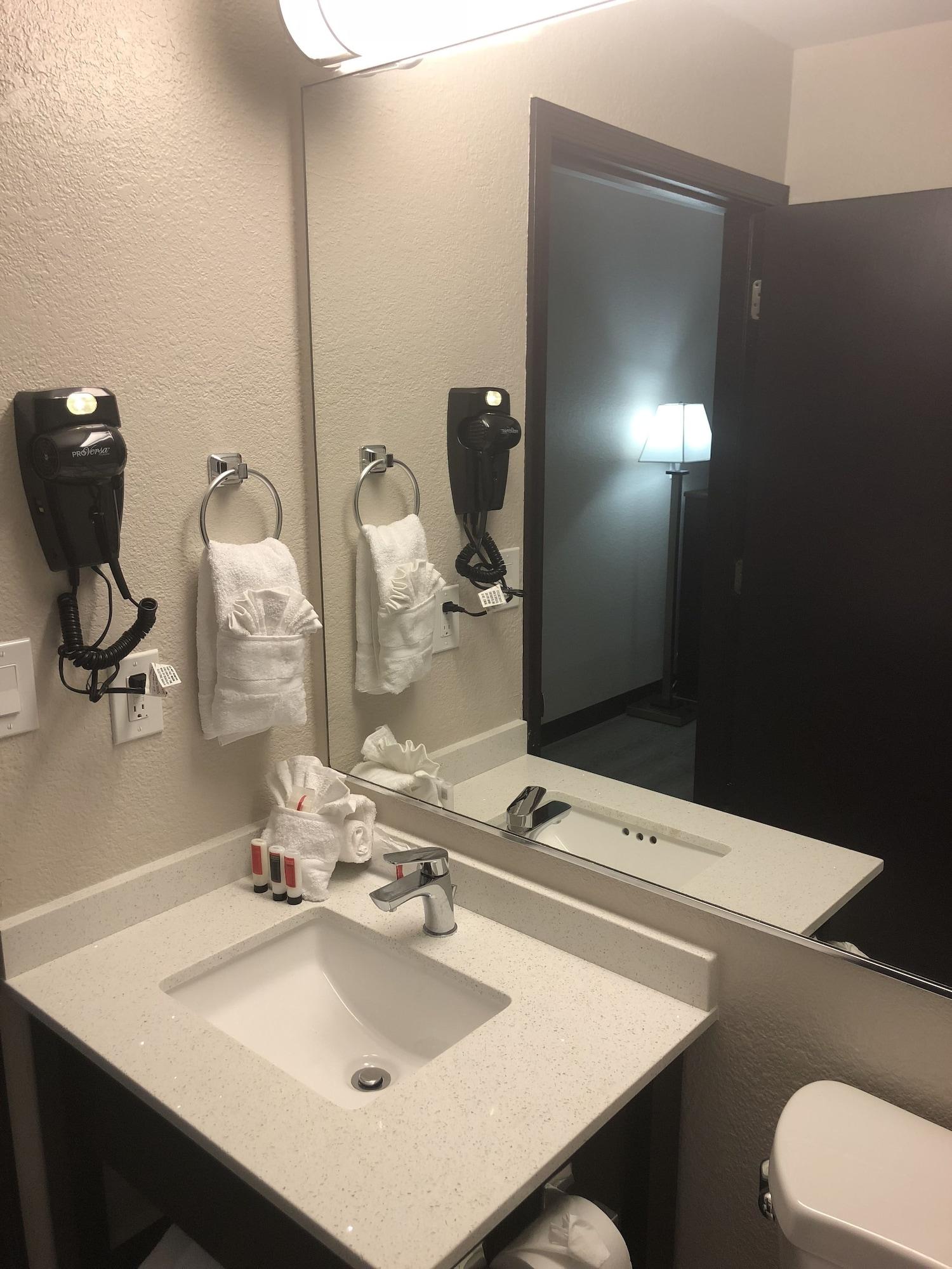 Baymont By Wyndham Phoenix I-10 Near 51St Ave Exterior photo