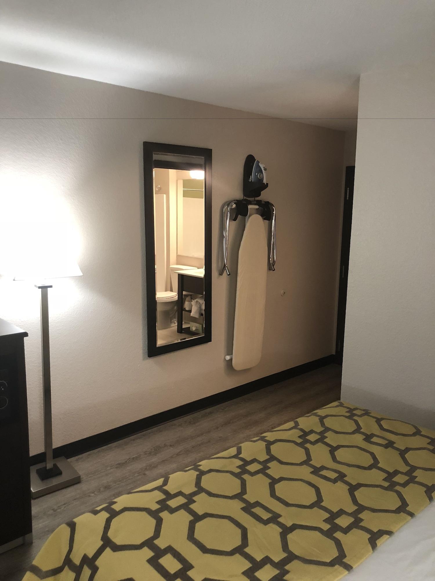 Baymont By Wyndham Phoenix I-10 Near 51St Ave Exterior photo