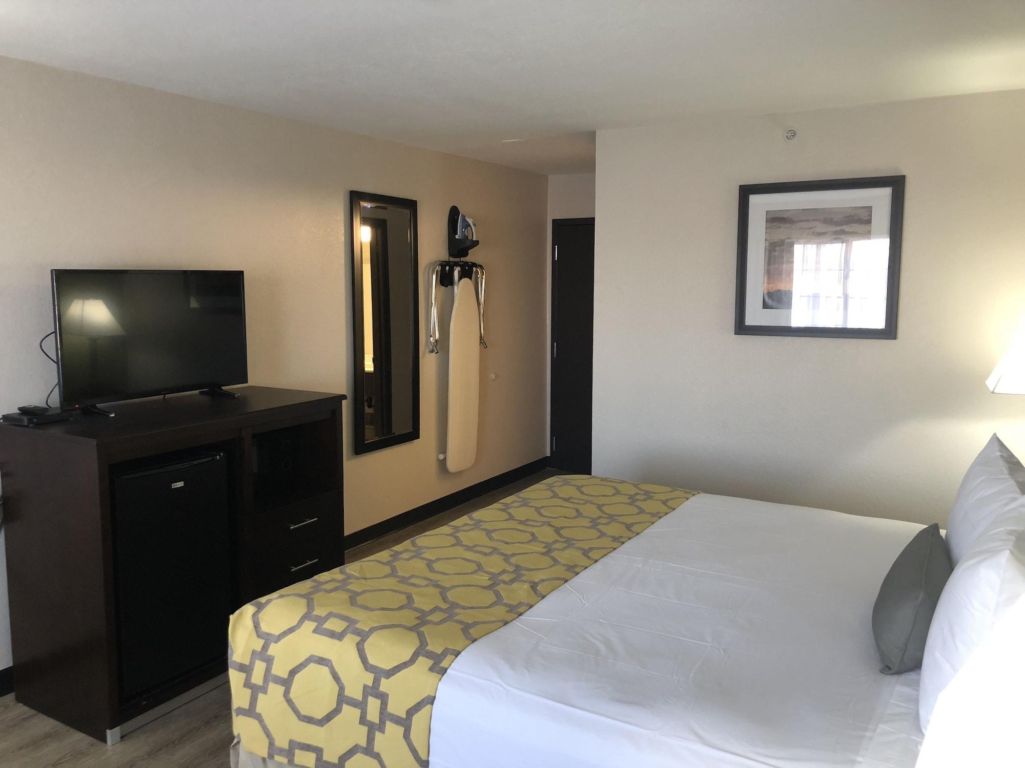 Baymont By Wyndham Phoenix I-10 Near 51St Ave Exterior photo