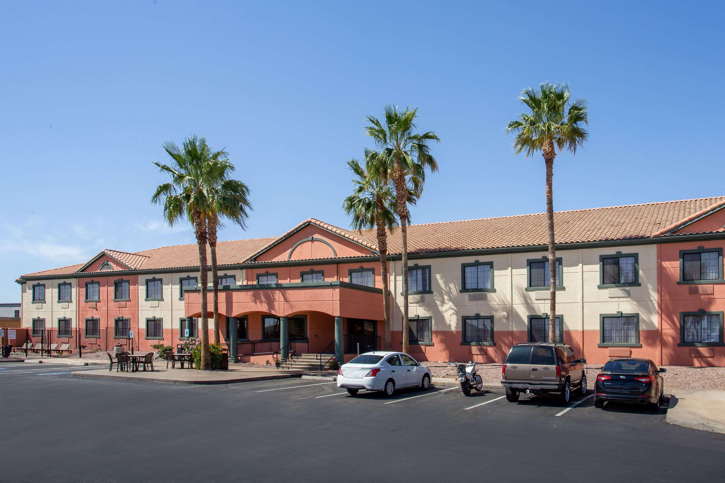 Baymont By Wyndham Phoenix I-10 Near 51St Ave Exterior photo