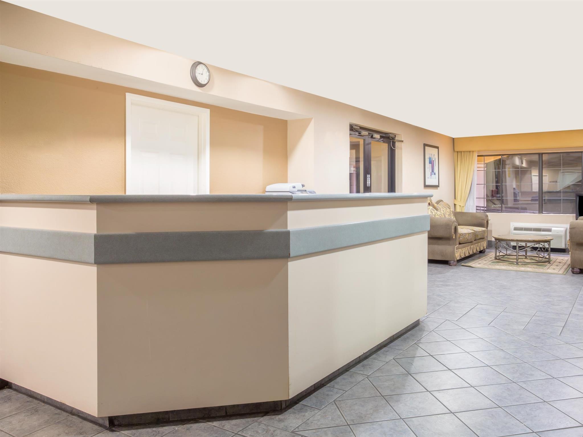 Baymont By Wyndham Phoenix I-10 Near 51St Ave Exterior photo