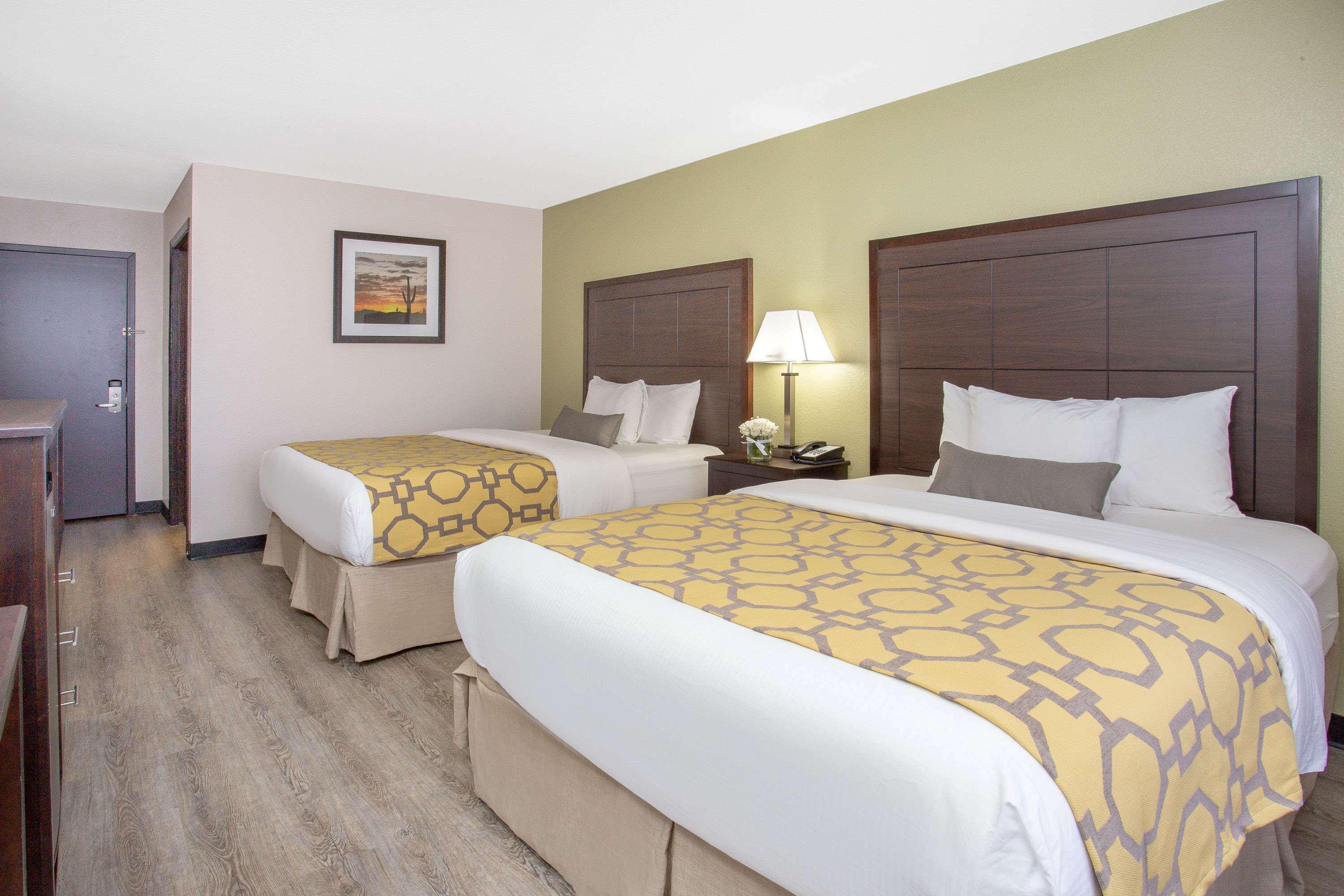 Baymont By Wyndham Phoenix I-10 Near 51St Ave Exterior photo