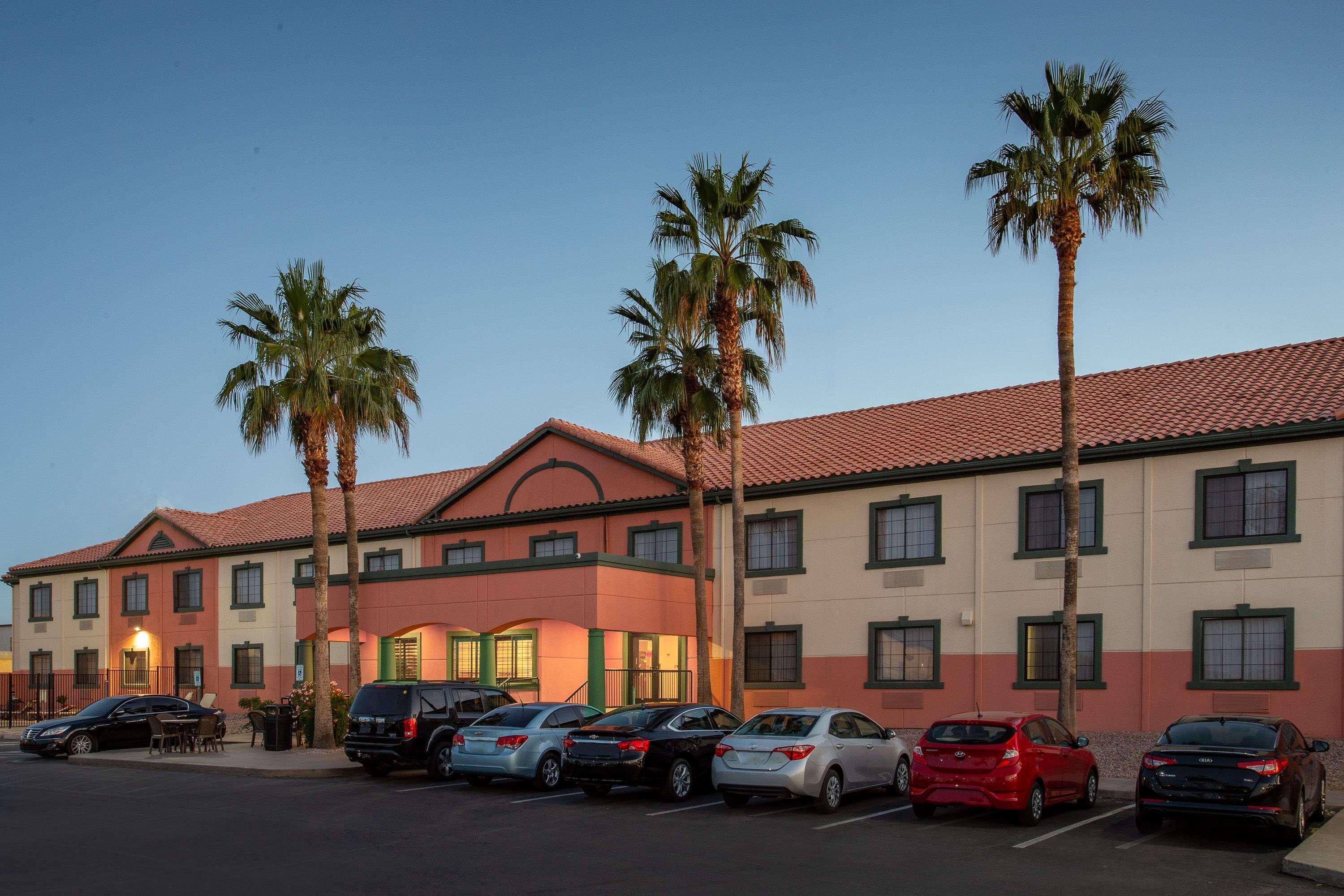 Baymont By Wyndham Phoenix I-10 Near 51St Ave Exterior photo
