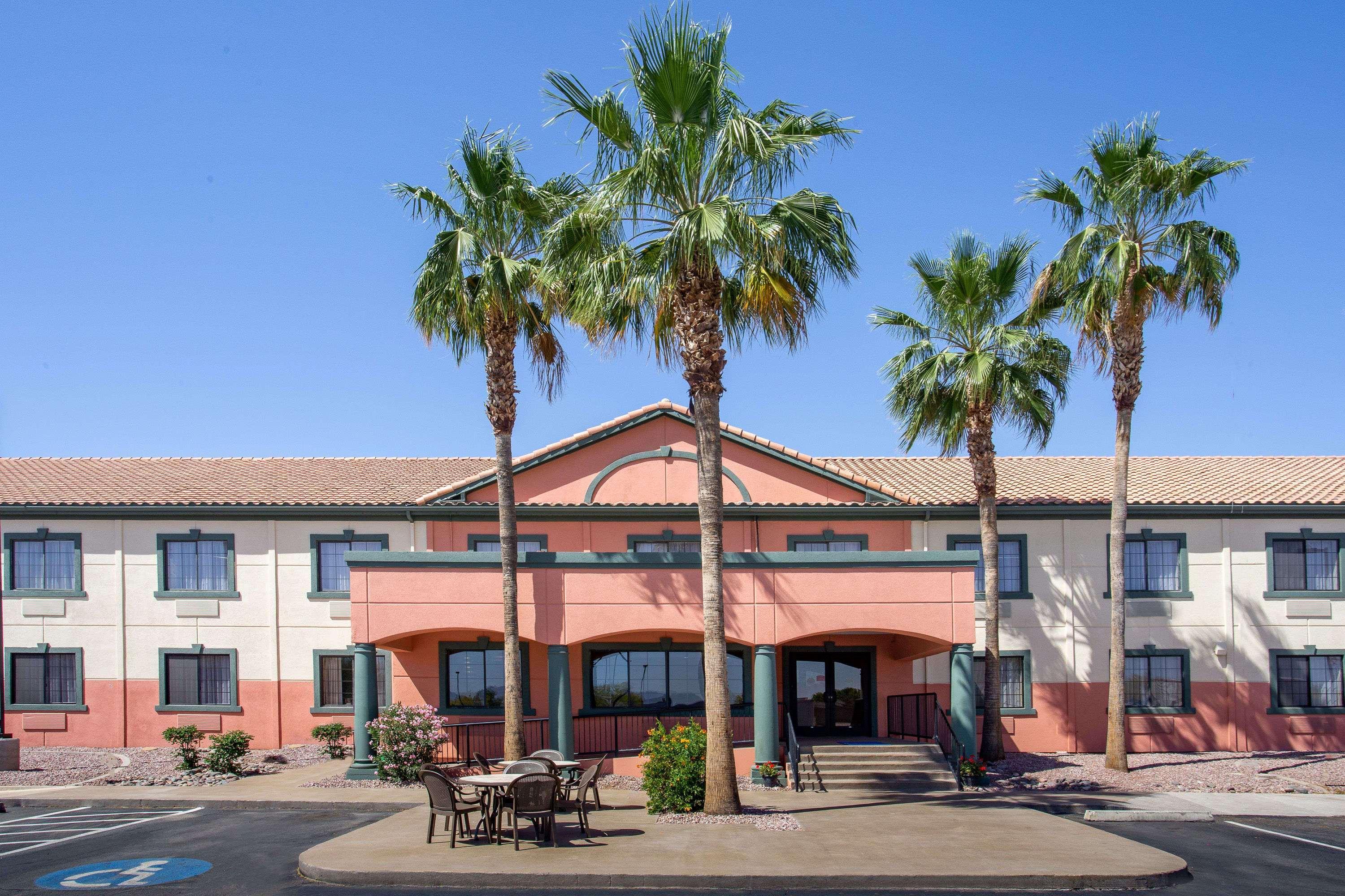 Baymont By Wyndham Phoenix I-10 Near 51St Ave Exterior photo