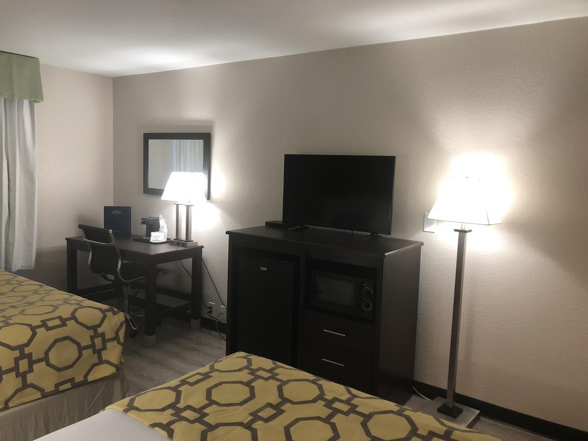 Baymont By Wyndham Phoenix I-10 Near 51St Ave Exterior photo