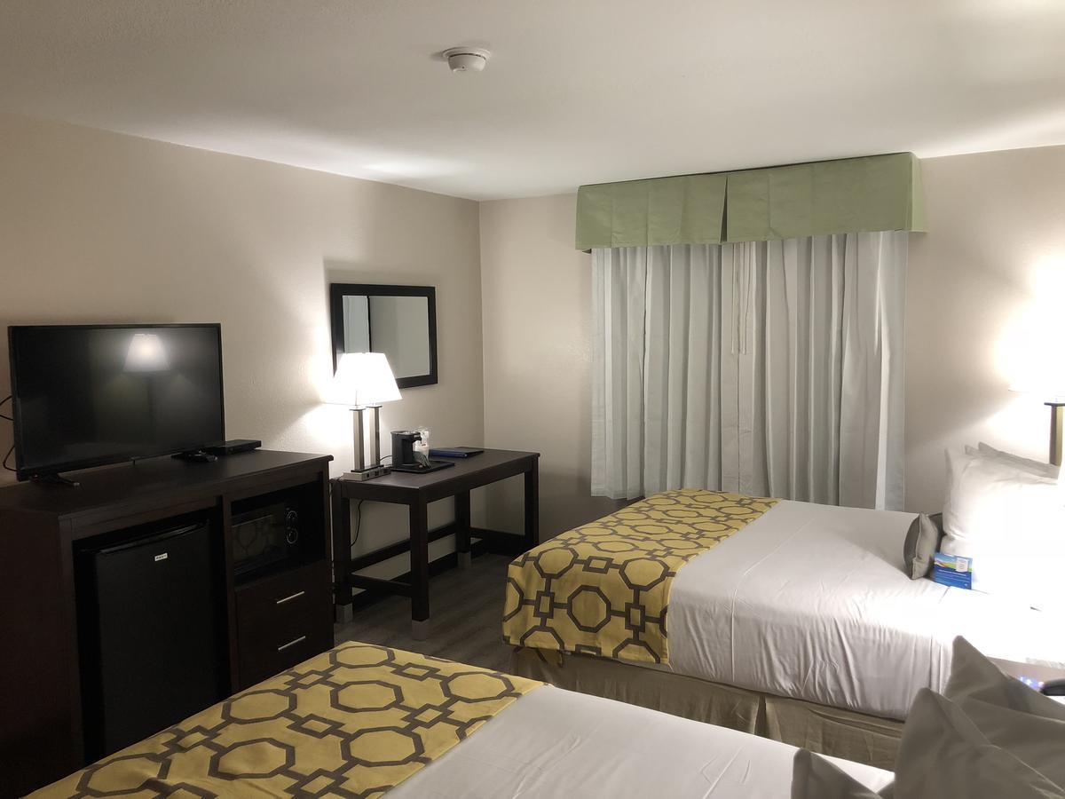 Baymont By Wyndham Phoenix I-10 Near 51St Ave Exterior photo