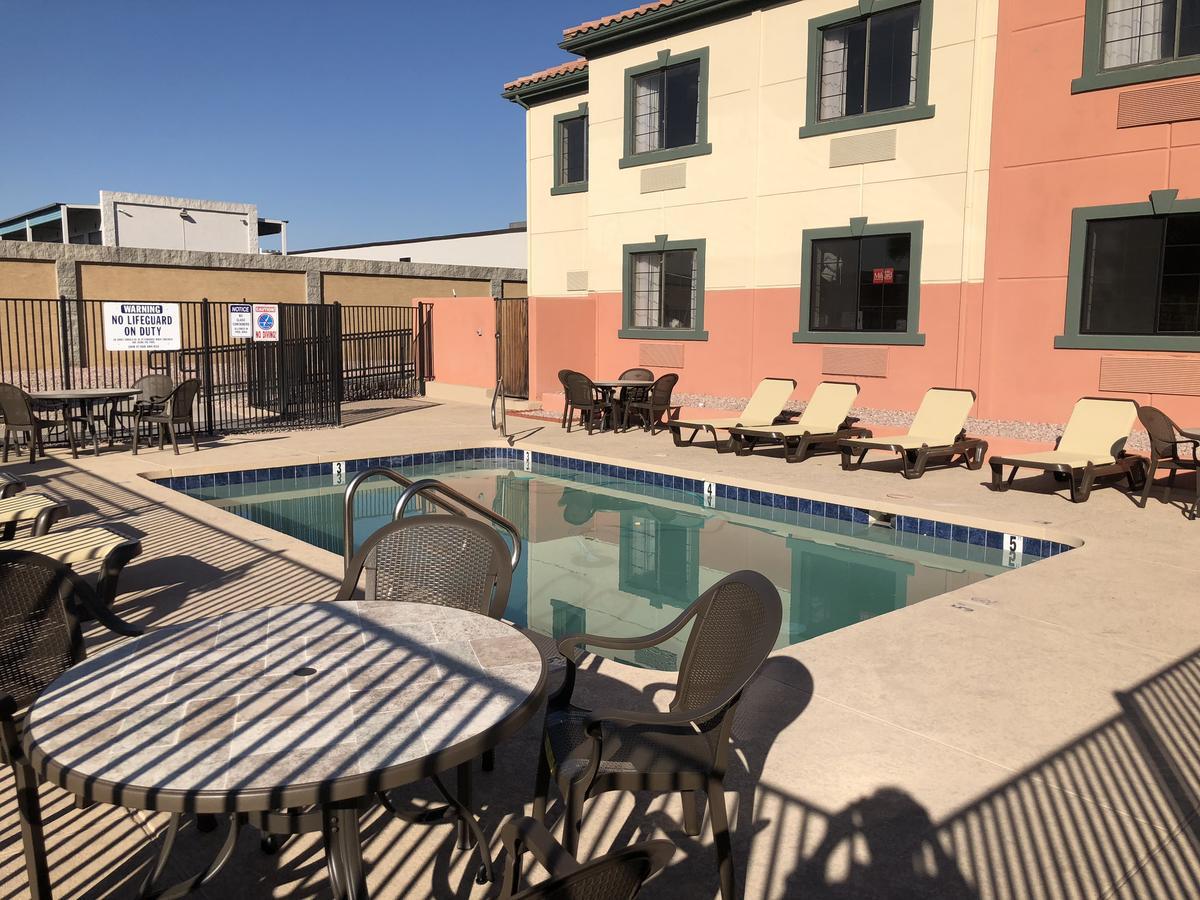 Baymont By Wyndham Phoenix I-10 Near 51St Ave Exterior photo