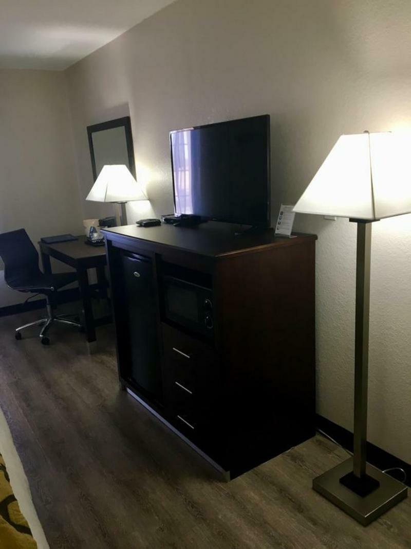 Baymont By Wyndham Phoenix I-10 Near 51St Ave Exterior photo